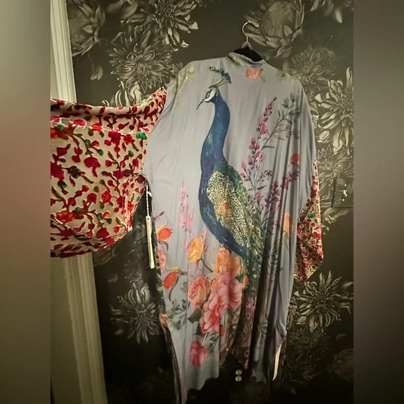 Aratta Robe - Picture 8 of 11